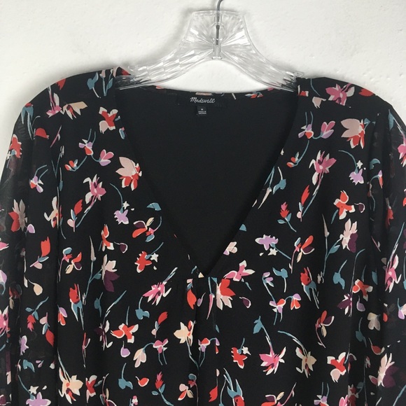 Madewell Shirred-Sleeve V-Neck Top in Drifting Flowers - Picture 2 of 9